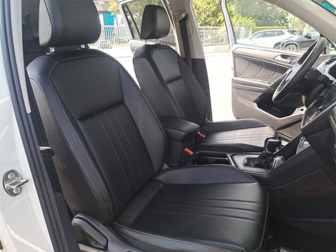 Used 2022 Volkswagen Tiguan SE image 10