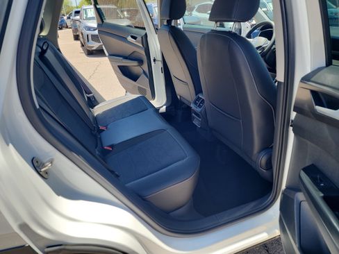 Used 2025 Volkswagen Taos SE FWD image 18