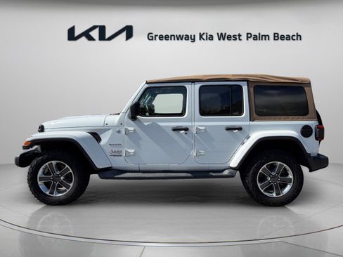 Used 2018 Jeep Wrangler Unlimited Sahara AWD/4WD image 4