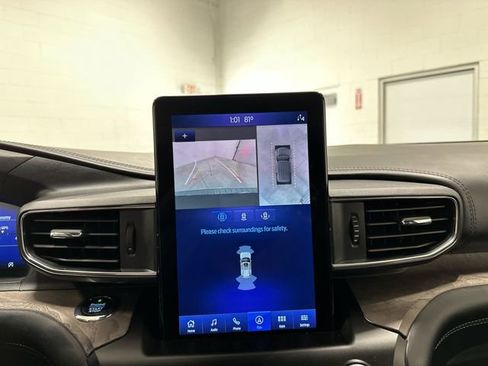 Used 2020 Ford Explorer Platinum w/ Premium Technology Package AWD/4WD image 35