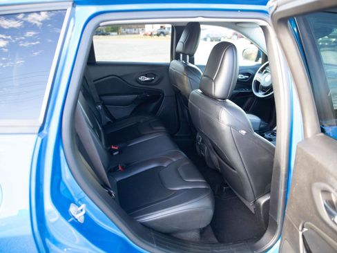 Used 2021 Jeep Cherokee Latitude Plus image 25