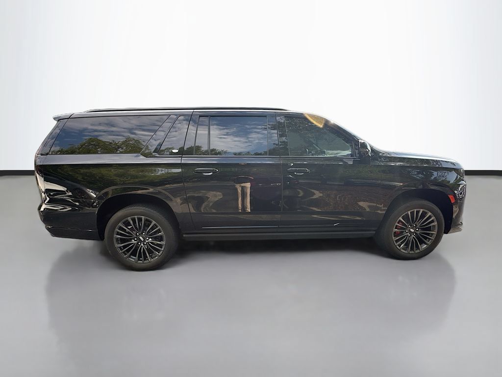 Used 2024 Cadillac Escalade ESV V w/ Heavy-Duty Trailer Package AWD/4WD image 4