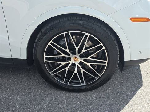 Used 2025 Porsche Cayenne image 13