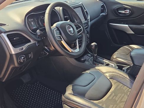 Used 2022 Jeep Cherokee Latitude w/ Sun & Sound Group AWD/4WD image 10