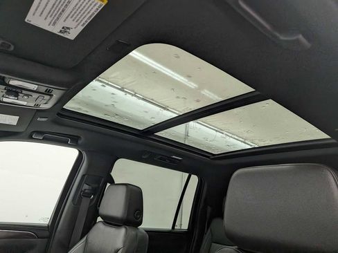 Used 2023 Chevrolet Suburban LT w/ Luxury Package image 20