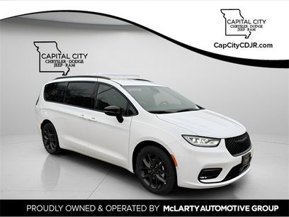 New 2026 Chrysler Pacifica Select