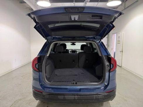 Certified 2024 GMC Terrain SLE w/ Driver Convenience Package FWD image 8