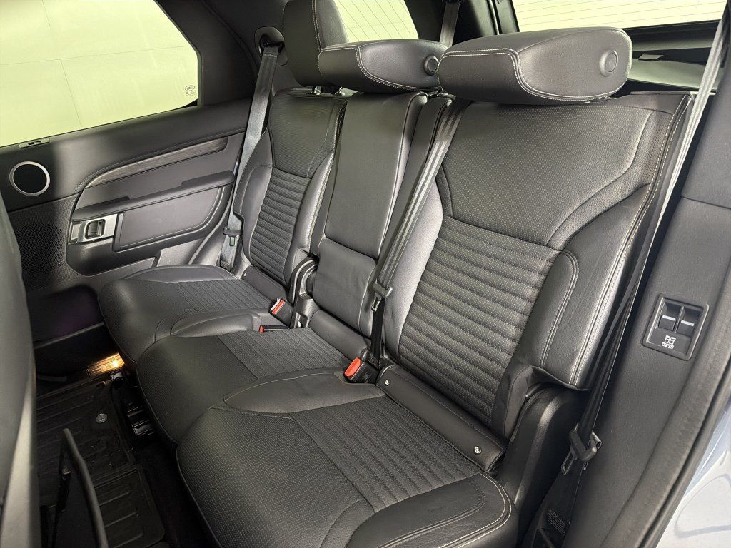Used 2021 Land Rover Discovery S AWD/4WD image 6
