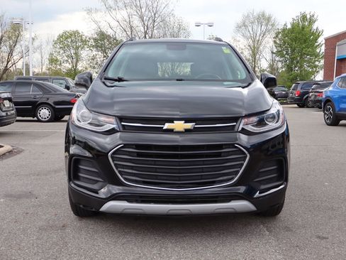 Used 2022 Chevrolet Trax LT w/ Premium Seat Package AWD/4WD image 5
