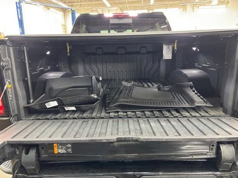 Used 2025 GMC Sierra 1500 AT4 w/ AT4 Premium Package AWD/4WD image 11