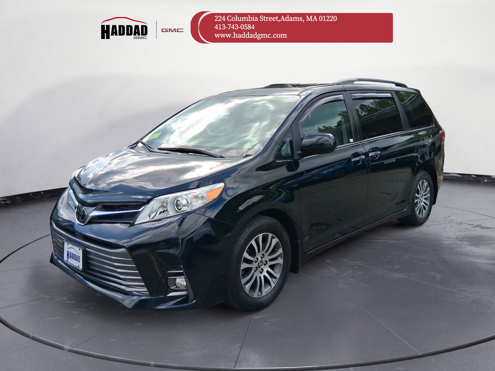 Used 2020 Toyota Sienna XLE w/ XLE Navigation Package FWD image 1