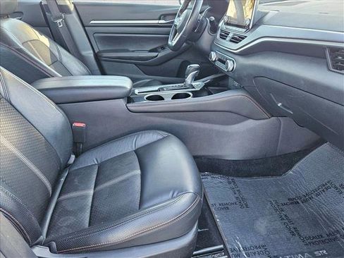 Used 2024 Nissan Altima 2.5 SR FWD image 18