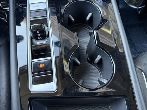 Used 2024 Volkswagen Atlas SEL Premium R-Line image 26