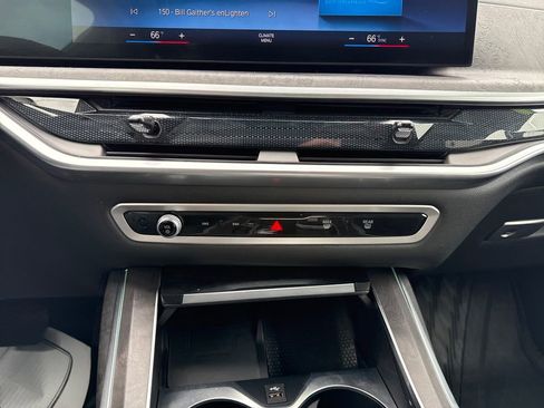 Used 2023 BMW X7 xDrive40i w/ Premium Package AWD/4WD image 23