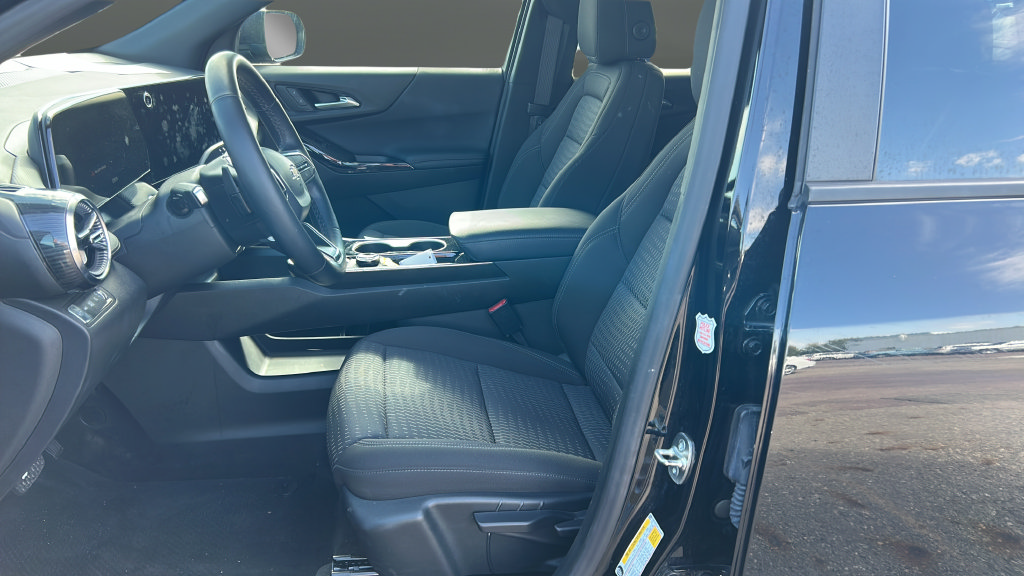 Used 2026 Chevrolet Equinox LT AWD/4WD image 9