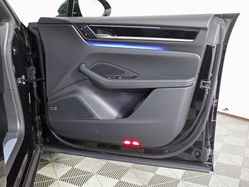 Used 2025 Porsche Macan 4 Electric image 39