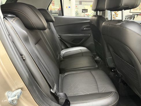 Used 2018 Chevrolet Trax LT w/ LT Convenience Package image 16