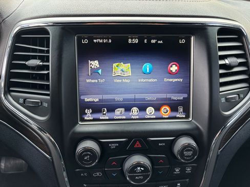 Used 2017 Jeep Grand Cherokee Overland w/ Jeep Active Safety Group image 27