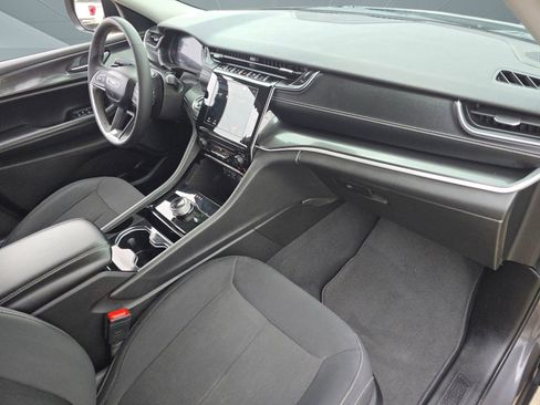 Used 2023 Jeep Grand Cherokee L Laredo image 32