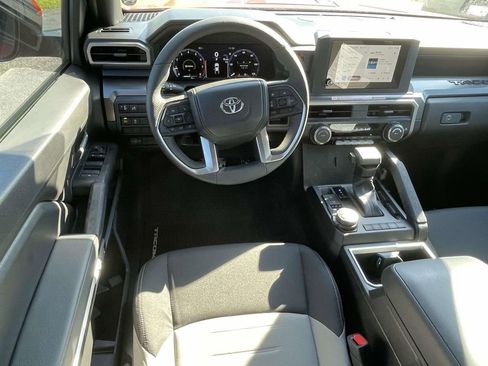 Used 2025 Toyota Tacoma TRD Sport AWD/4WD image 13