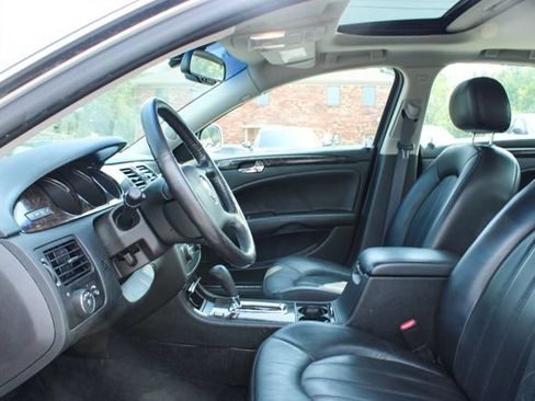 Used 2007 Buick Lucerne CXS w/ Driver Confidence Package FWD image 13
