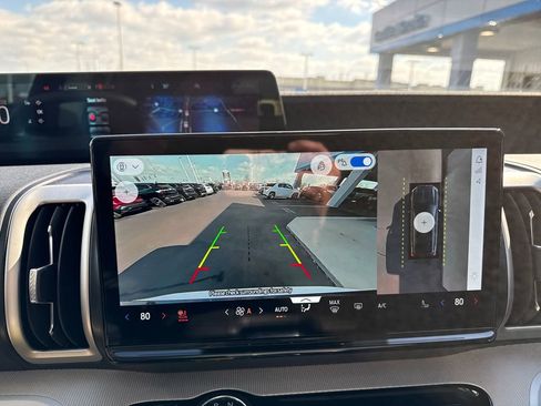 Used 2025 Ford Expedition Active image 25