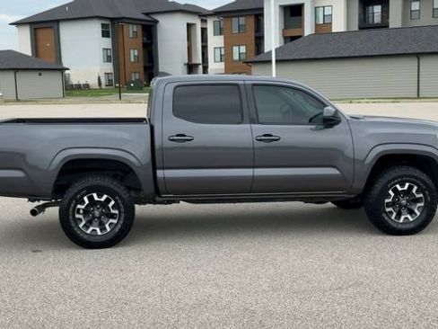 Used 2019 Toyota Tacoma SR w/ SR Convenience Package RWD image 9
