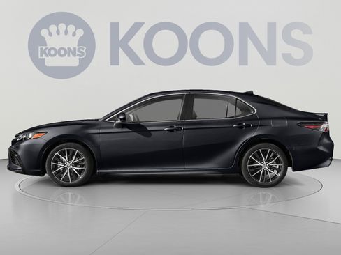 Used 2022 Toyota Camry SE FWD image 4