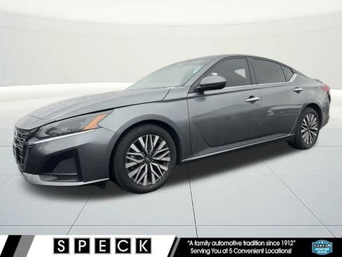 Used 2023 Nissan Altima 2.5 SV image 1