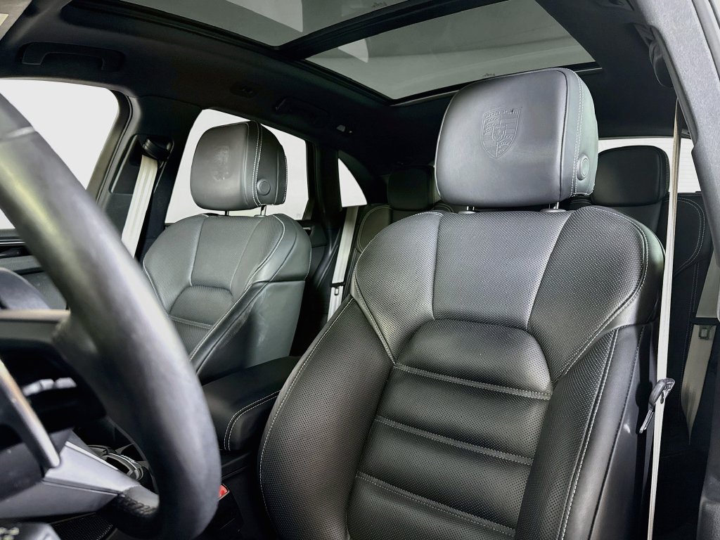 Certified 2023 Porsche Macan S AWD/4WD image 5