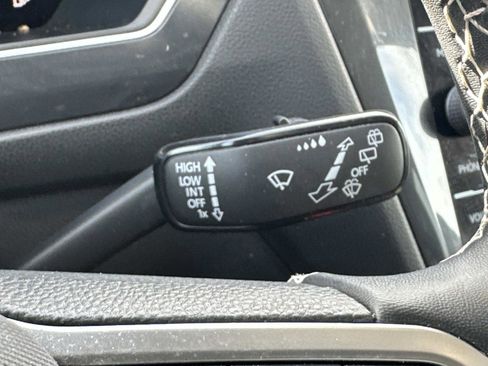 Used 2022 Volkswagen Tiguan SE image 24