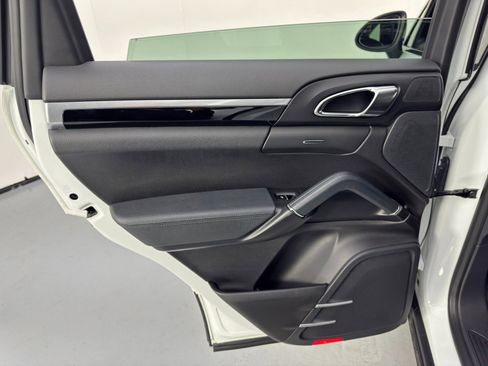 Used 2014 Porsche Cayenne image 39