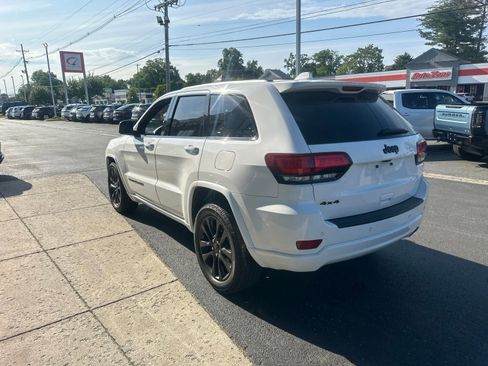Used 2019 Jeep Grand Cherokee Altitude AWD/4WD image 5