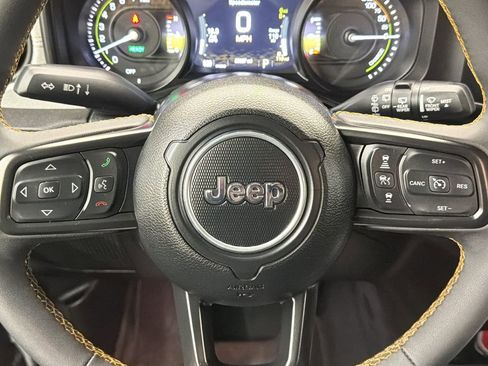 Used 2024 Jeep Wrangler Unlimited image 24