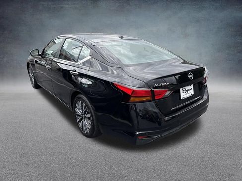 Used 2025 Nissan Altima 2.5 SV FWD image 7