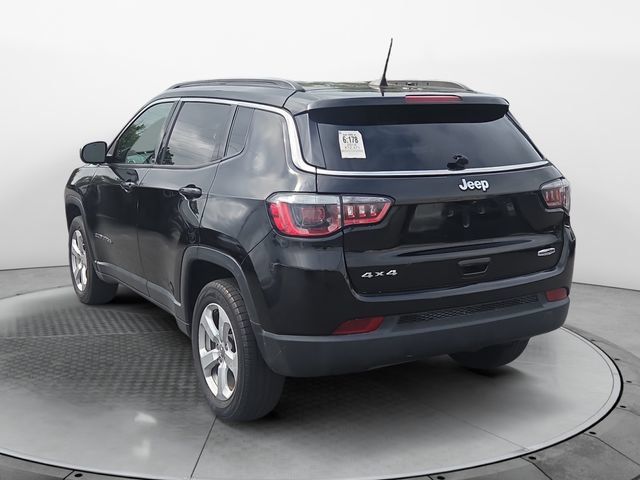 Used 2018 Jeep Compass Latitude w/ Popular Equipment Group AWD/4WD image 3