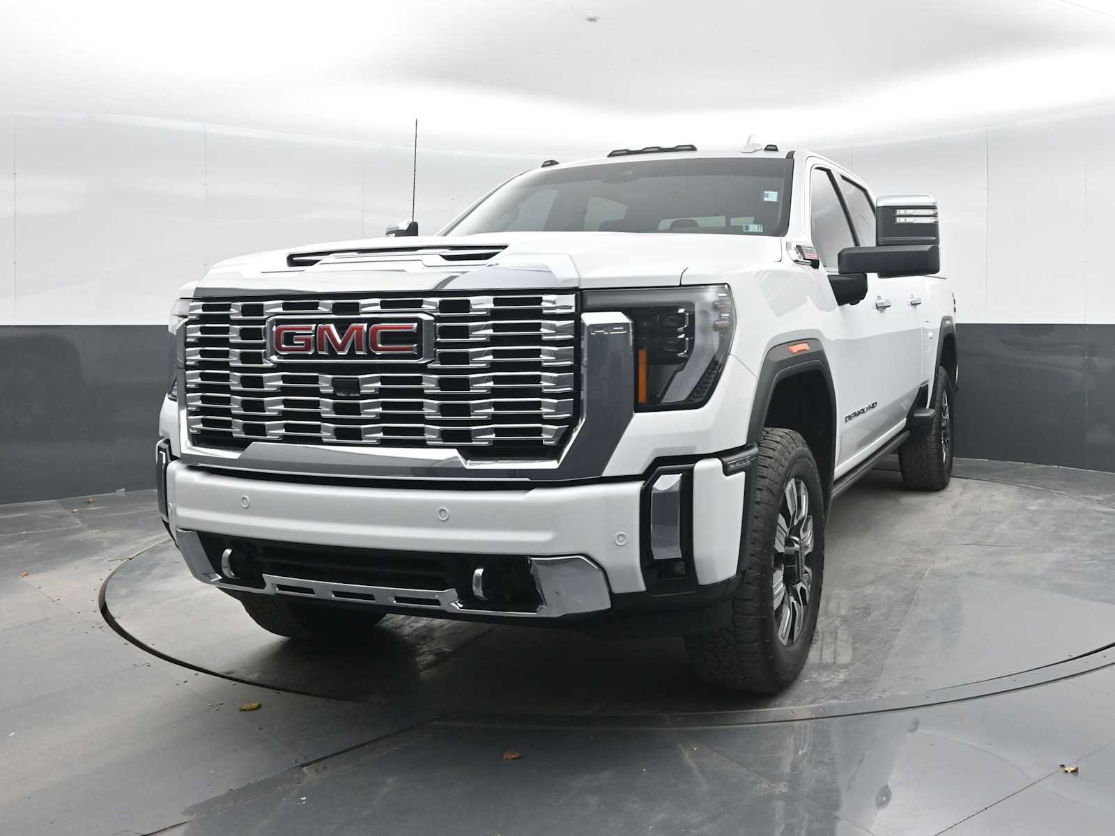 Used 2024 GMC Sierra 2500 Denali w/ Denali Reserve Package AWD/4WD image 4