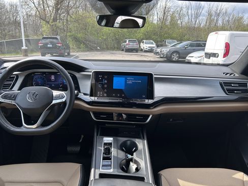 Used 2024 Volkswagen Atlas Cross Sport SE image 10