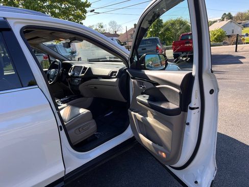 Used 2016 Honda Pilot Touring image 32