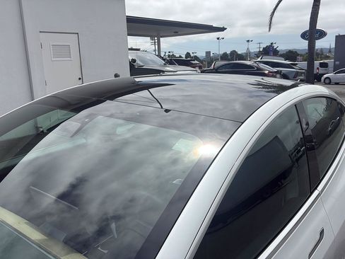 Used 2020 Tesla Model 3 Standard Range RWD image 10