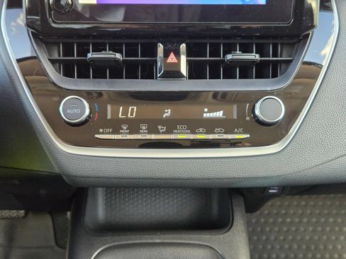 Used 2025 Toyota Corolla LE FWD image 18