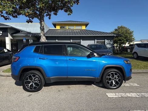 Used 2025 Jeep Compass Limited AWD/4WD image 8