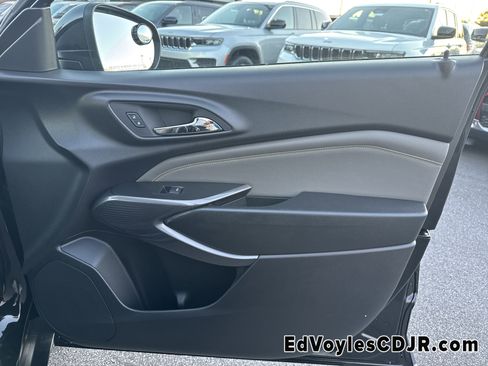 Used 2025 Chevrolet Trax ACTIV image 18