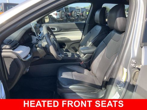 Used 2023 Jeep Compass Latitude AWD/4WD image 5