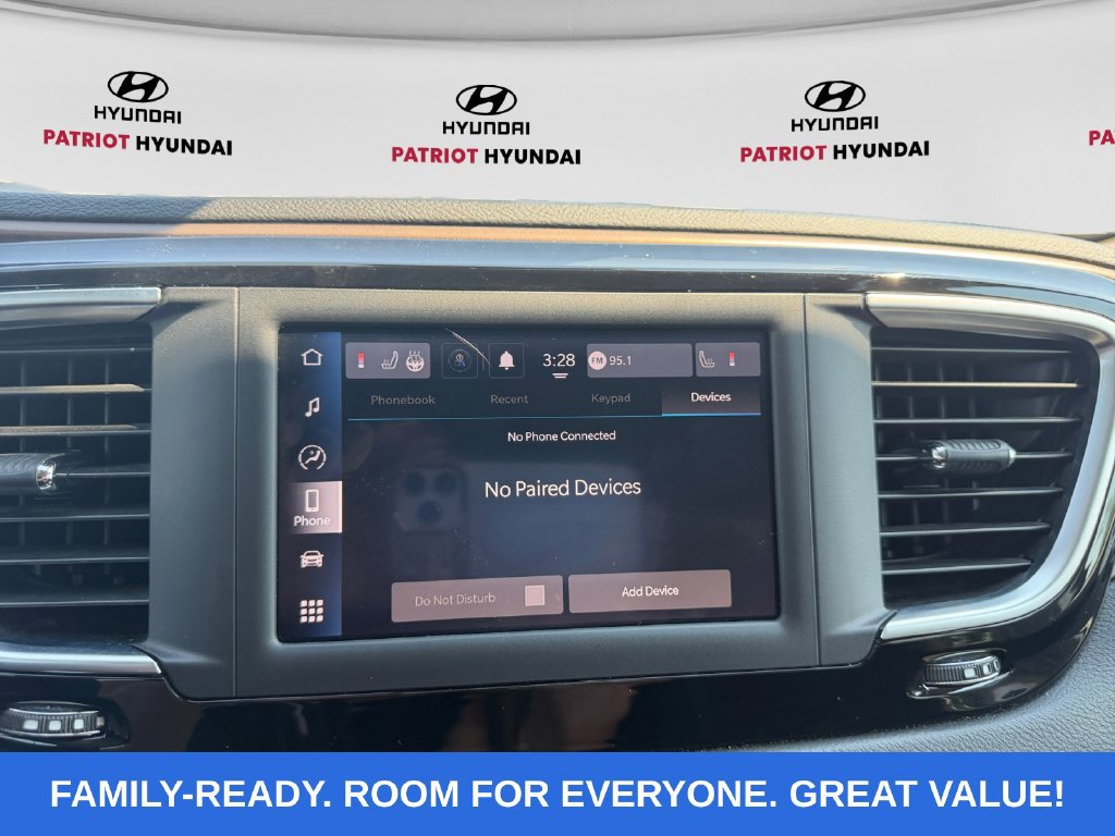 Used 2023 Chrysler Voyager LX FWD image 18