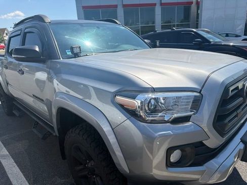 Used 2017 Toyota Tacoma Limited w/ Tow Package AWD/4WD image 4