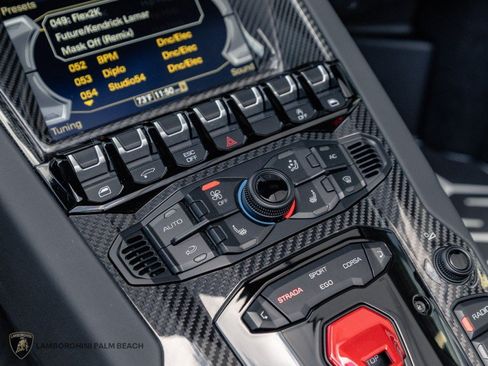 Used 2021 Lamborghini Aventador SVJ AWD/4WD image 26