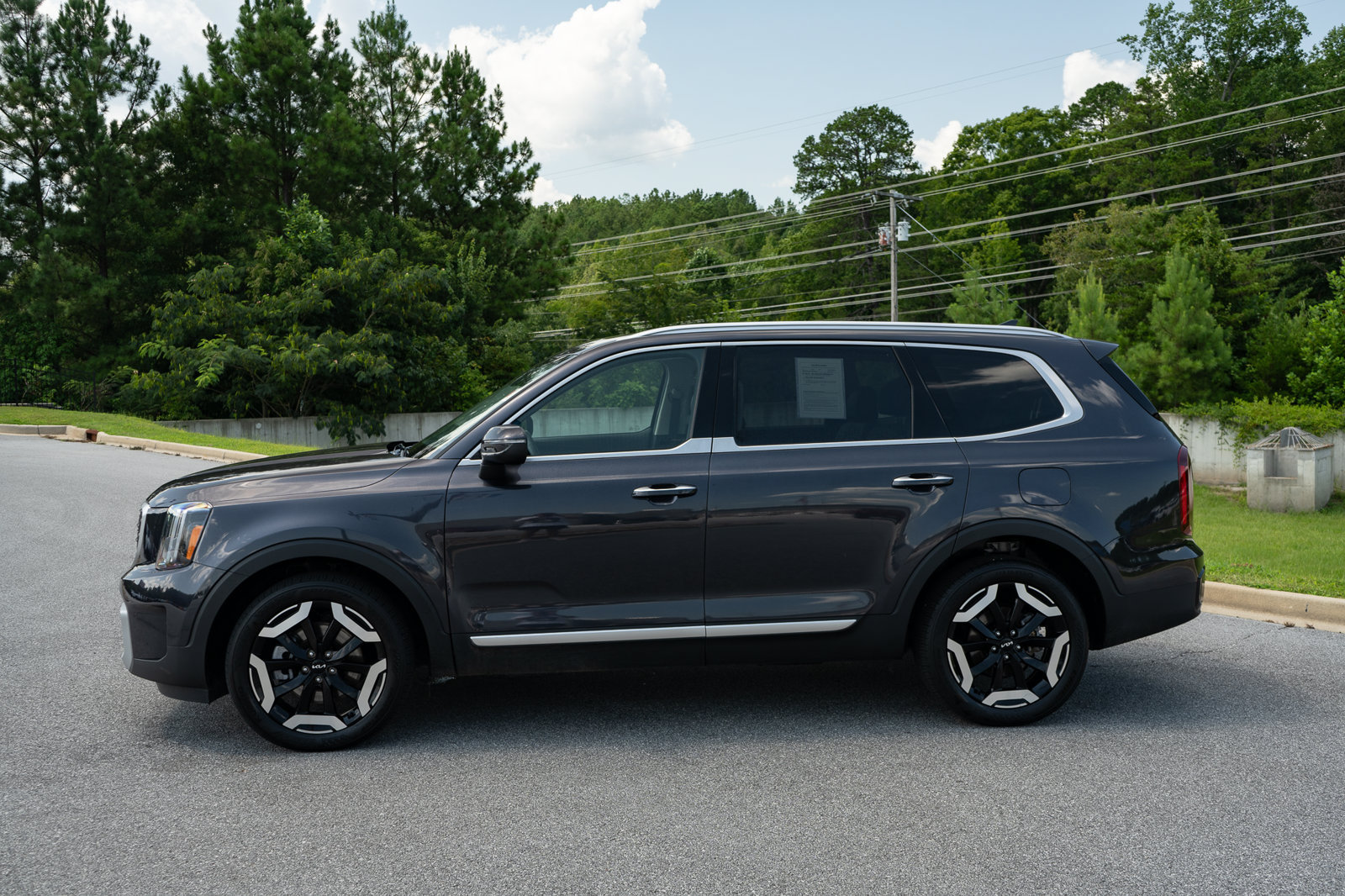 Used 2025 Kia Telluride S FWD image 5