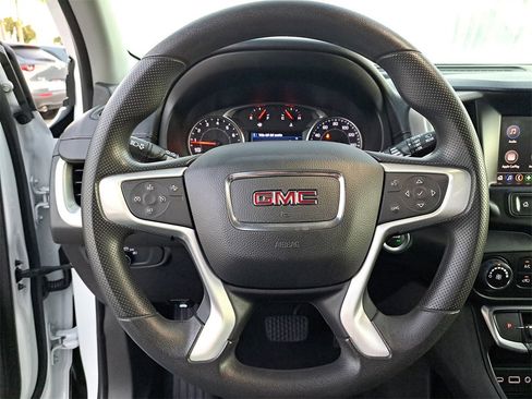 Used 2022 GMC Terrain SLE image 17