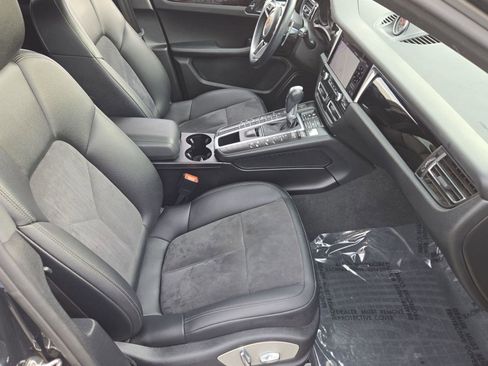 Used 2020 Porsche Macan image 30